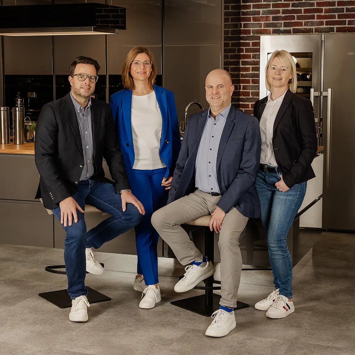 wendlinger familie zusammen in der kueche